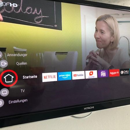 Modernes Zimmer Mit Kuechenzeile Und Bad Denkte Buitenkant foto