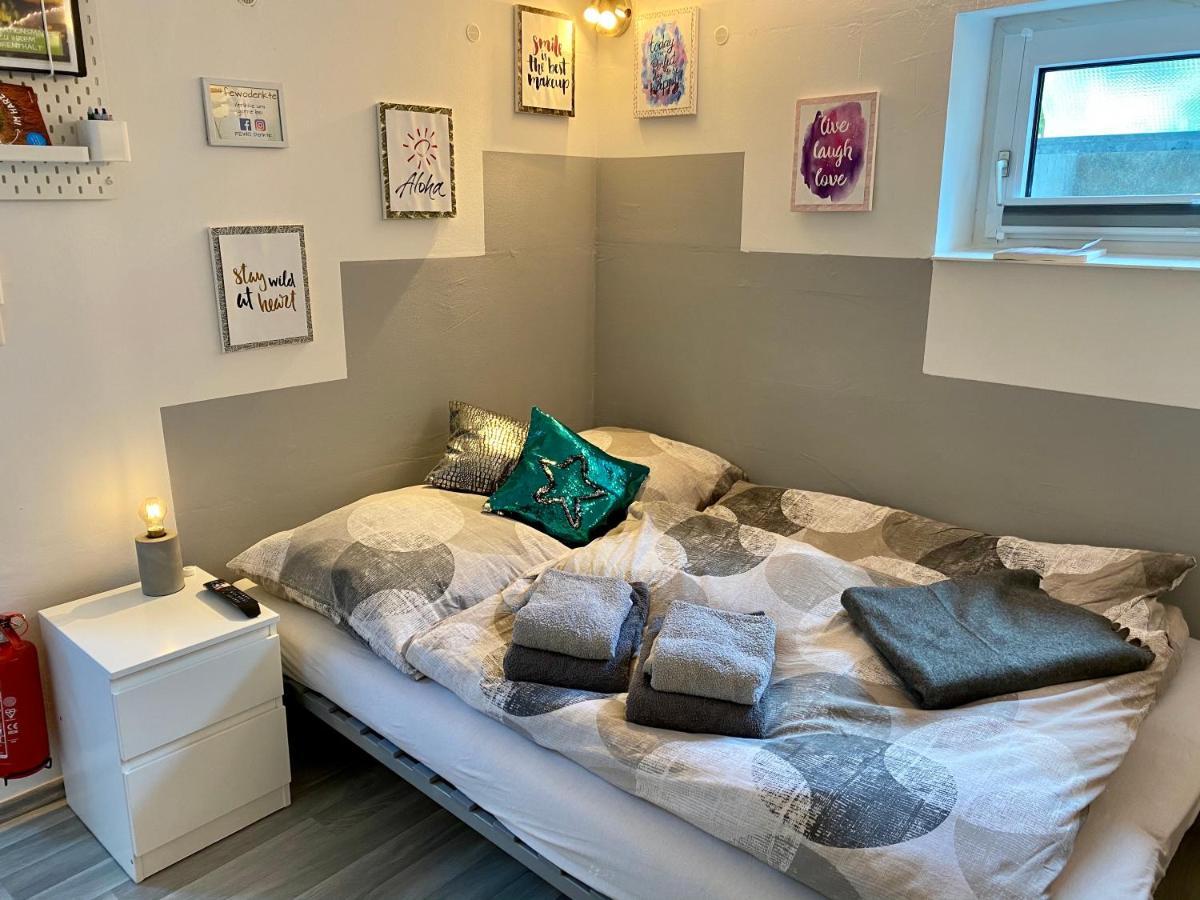 Modernes Zimmer Mit Kuechenzeile Und Bad Denkte Buitenkant foto