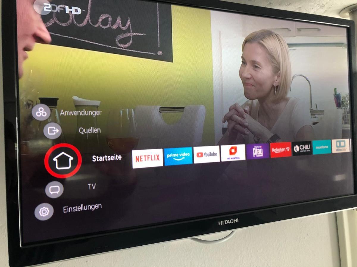 Modernes Zimmer Mit Kuechenzeile Und Bad Denkte Buitenkant foto